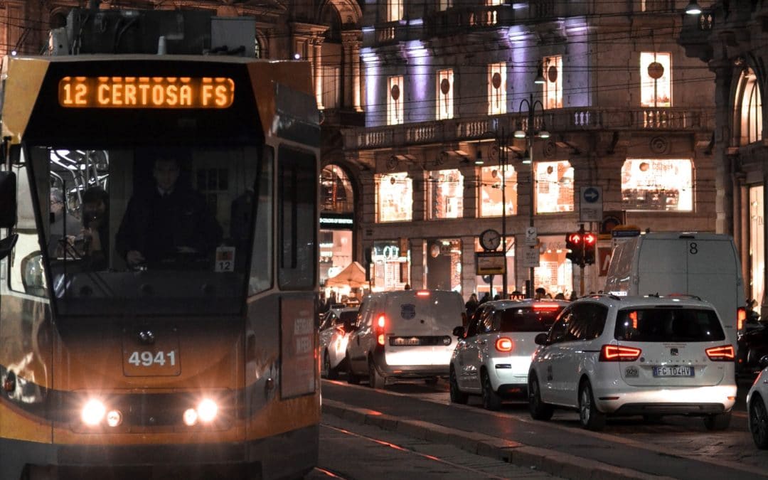 Milan cars tram airpollution