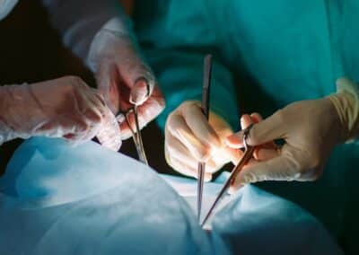 hands,close up,of,surgeons,holding,medical,instruments.,the,surgeon,makes