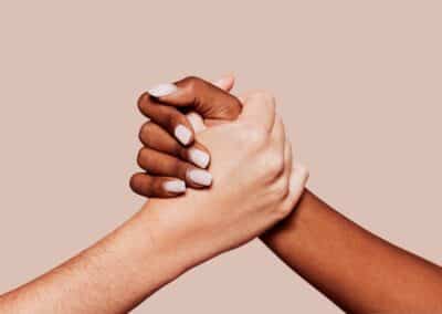 close,up,multiracial,woman,couple,with,black,and,caucasian,hands