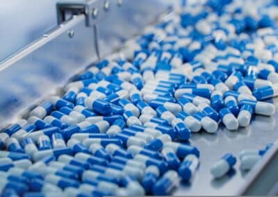 blue,capsules,are,moving,on,conveyor,at,modern,pharmaceutical,factory.